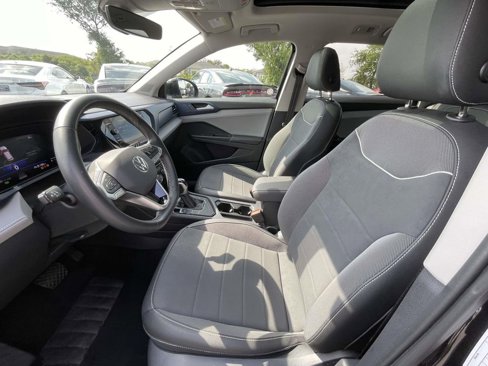 Used 2024 Volkswagen Taos SE image 28