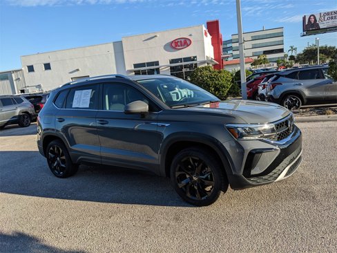 Certified 2023 Volkswagen Taos SE w/ Panoramic Sunroof Package image 8