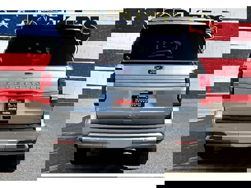 Used 2023 Ford Expedition Max XLT image 4