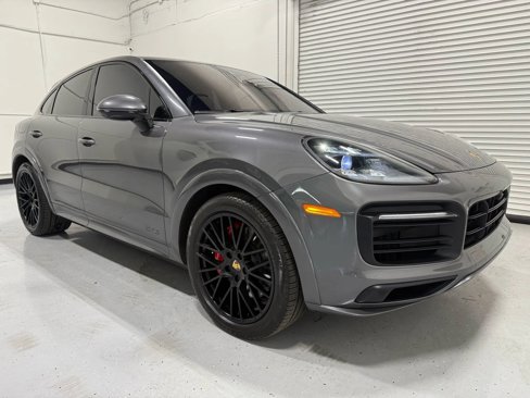 Used 2023 Porsche Cayenne GTS image 27