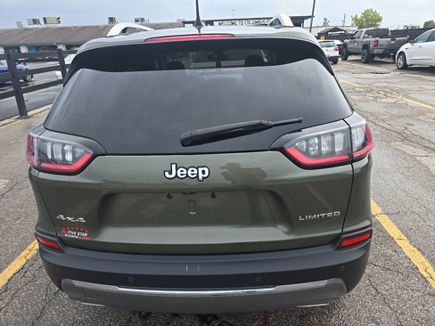 Used 2019 Jeep Cherokee Limited image 11