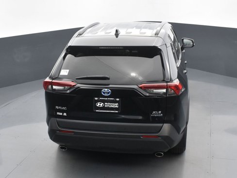 Used 2020 Toyota RAV4 XLE image 17
