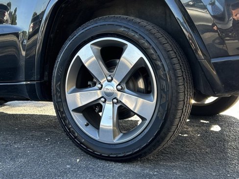 Used 2014 Jeep Grand Cherokee Overland w/ Advanced Technology Group image 23
