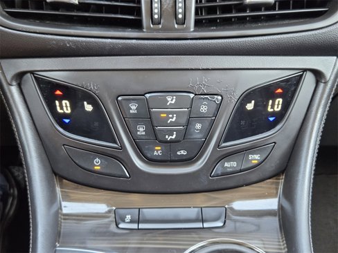 Used 2019 Buick Envision Essence image 17