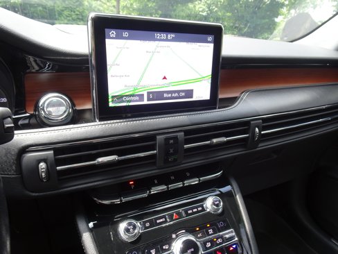 Used 2020 Lincoln Corsair Reserve w/ Equipment Group 201A image 3