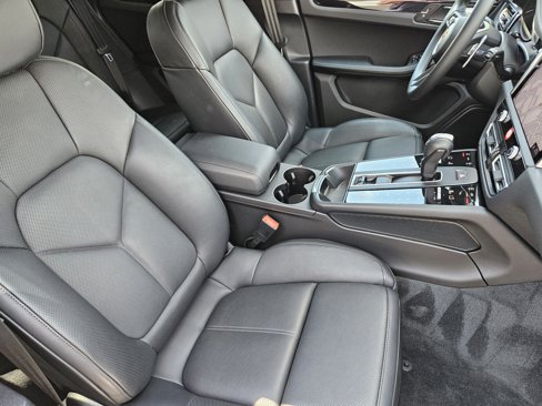 Certified 2024 Porsche Macan image 22
