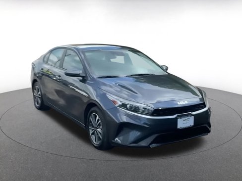 Used 2024 Kia Forte LXS image 3