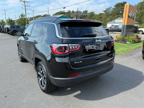 Used 2025 Jeep Compass Limited image 5