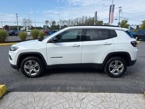 Used 2024 Jeep Compass Latitude image 4