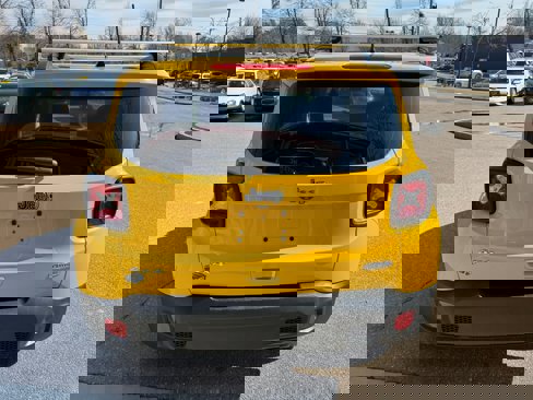 Used 2018 Jeep Renegade Latitude w/ UConnect 8.4 Nav Group image 6