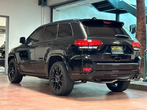 Certified 2021 Jeep Grand Cherokee Laredo X image 3