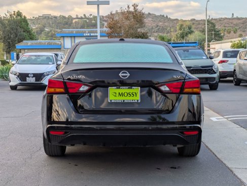 Used 2024 Nissan Altima 2.5 SV image 8