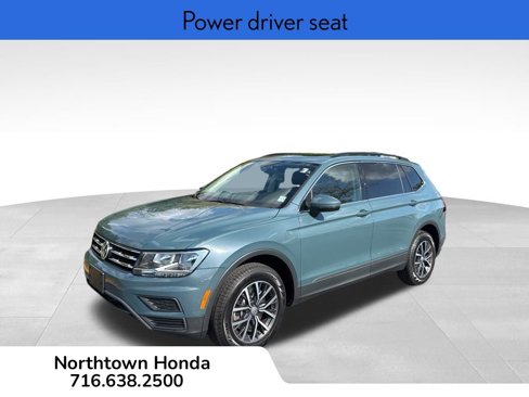 Used 2020 Volkswagen Tiguan SE w/ Panoramic Sunroof Package image 9