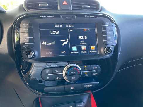 Used 2015 Kia Soul + image 47
