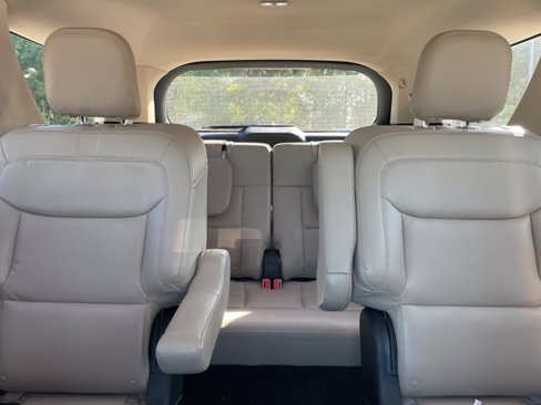 Used 2020 Ford Explorer XLT w/ Equipment Group 202A image 10