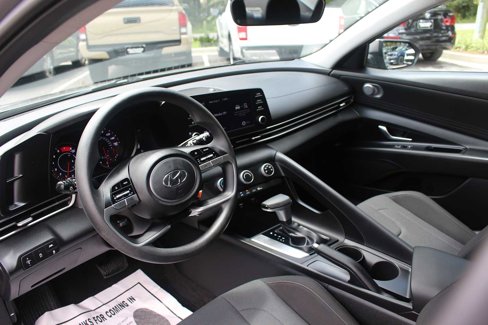 Used 2023 Hyundai Elantra SE image 14