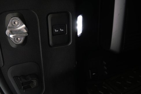 Used 2020 Land Rover Defender 110 First Edition image 28