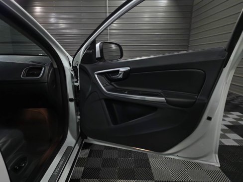 Used 2017 Volvo S60 T5 Inscription Platinum w/ Climate Package image 33