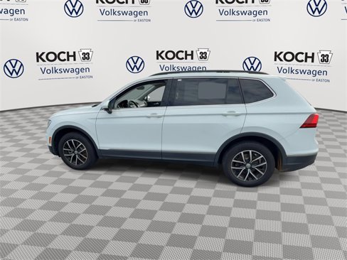 Used 2021 Volkswagen Tiguan SE w/ Panoramic Sunroof Package image 5