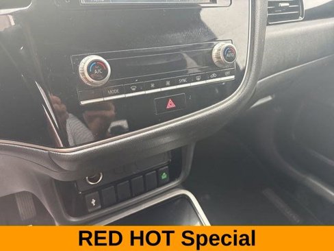Used 2020 Mitsubishi Outlander ES image 22