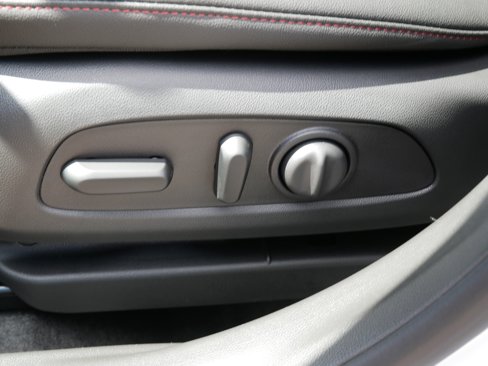 New 2025 Chevrolet Trax RS w/ Sunroof Package image 17