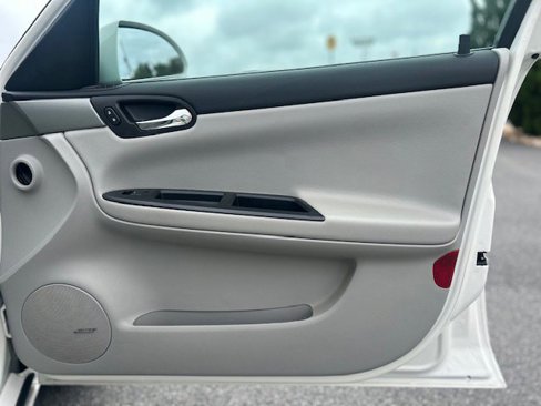 Used 2008 Chevrolet Impala SS image 12