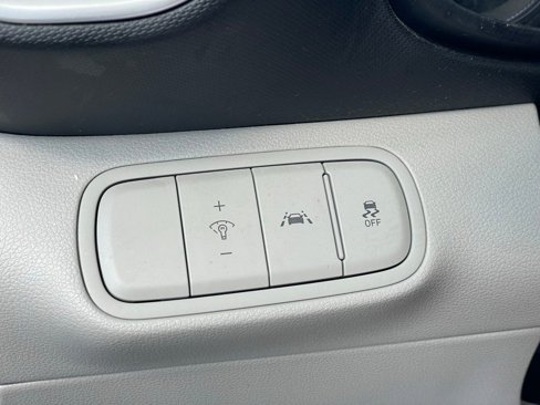 Used 2022 Hyundai Venue SEL image 13