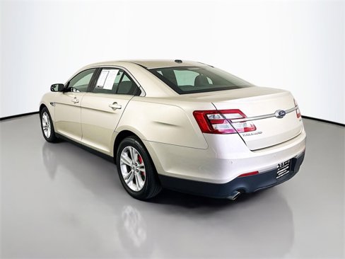 Used 2018 Ford Taurus SEL image 5
