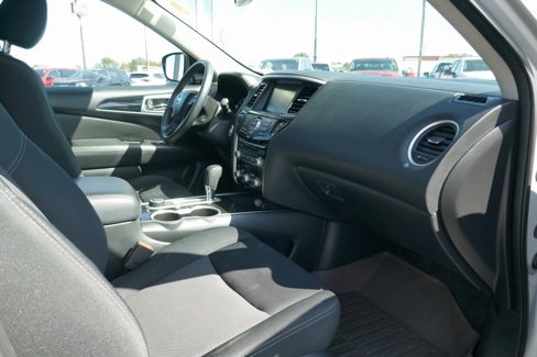Used 2019 Nissan Pathfinder SV image 15