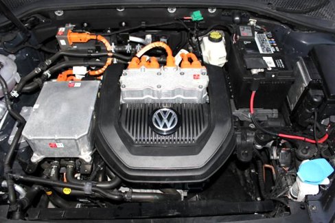 Used 2016 Volkswagen e-Golf SE image 34