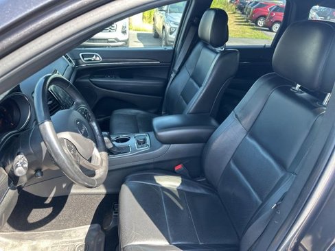 Used 2019 Jeep Grand Cherokee Limited w/ Luxury Group II image 2