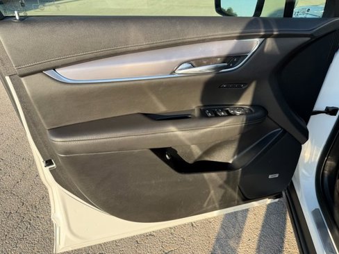 Used 2021 Cadillac XT6 Luxury image 9
