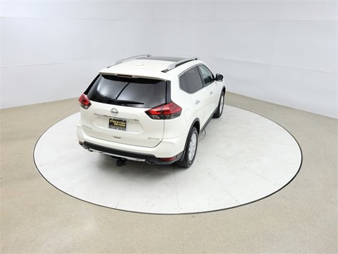 Used 2017 Nissan Rogue SV image 18