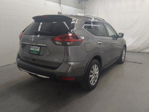 Used 2018 Nissan Rogue SV image 10