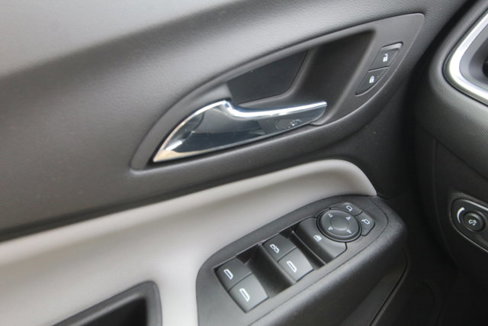 Used 2022 Chevrolet Equinox LS w/ LPO, Floor Liner Package image 10