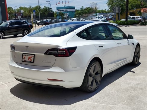 Used 2022 Tesla Model 3 Long Range image 3