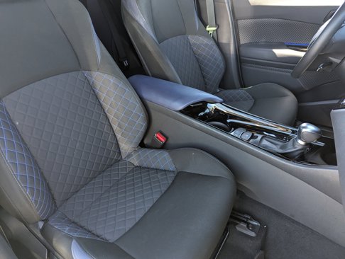 Used 2021 Toyota C-HR XLE image 5