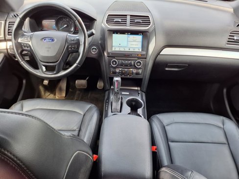 Used 2017 Ford Explorer XLT w/ Equipment Group 202A image 11