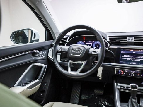 Used 2022 Audi Q3 2.0T Premium w/ Convenience Package image 16