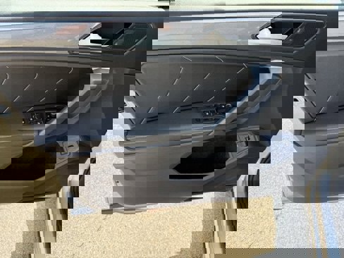 Certified 2022 Volkswagen Tiguan SE R-Line image 16