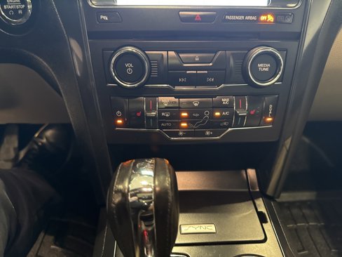 Used 2018 Ford Explorer XLT w/ Equipment Group 202A image 28