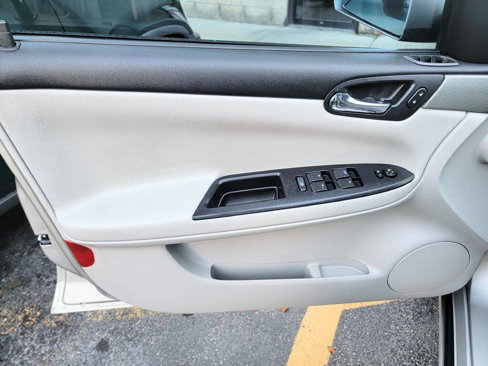 Used 2008 Chevrolet Impala SS w/ Convenience Package image 9