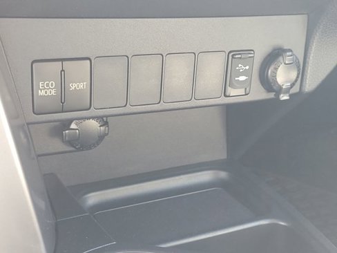 Used 2016 Toyota RAV4 XLE image 28