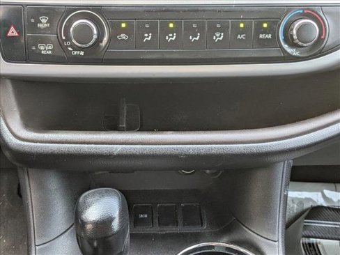 Used 2016 Toyota Highlander LE image 5