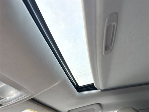 Used 2019 Toyota Highlander XLE image 25