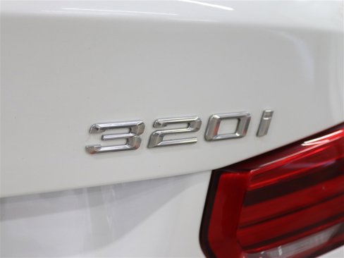 Used 2018 BMW 320i xDrive Sedan w/ Convenience Package image 8