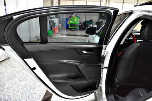 Used 2017 Jaguar XE image 33