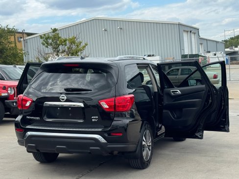 Used 2018 Nissan Pathfinder S image 17