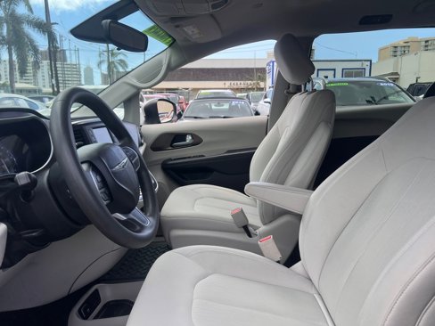 Used 2017 Chrysler Pacifica LX image 13