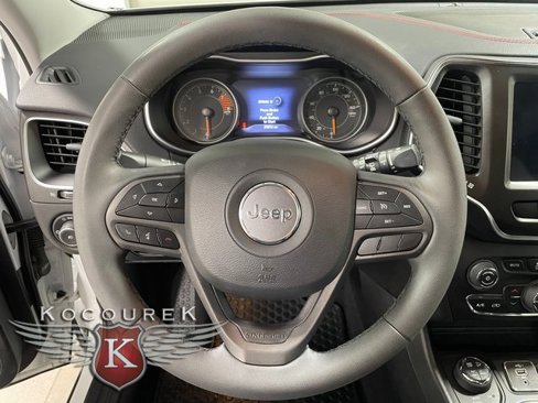 Used 2022 Jeep Cherokee Trailhawk image 14